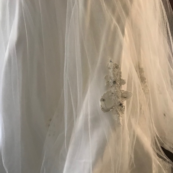 WEDDING DRESS - Picture 5 of 8